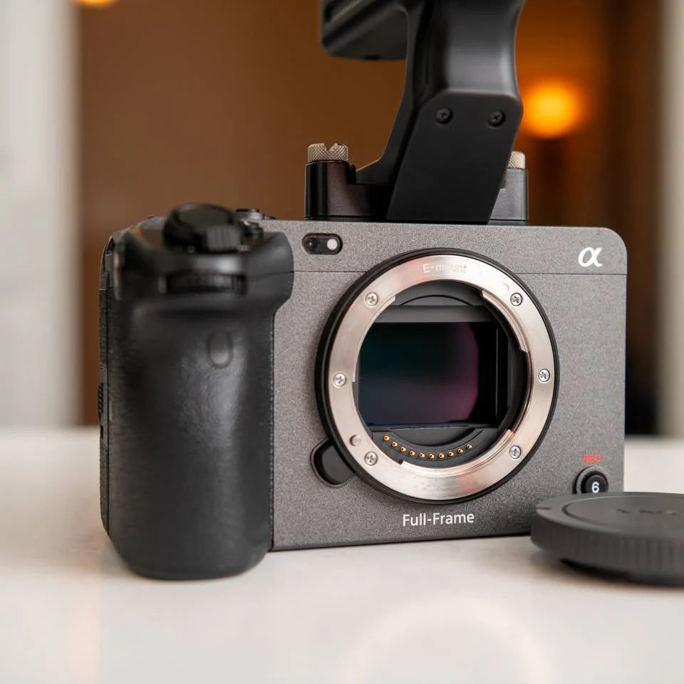 Sony FX3 Full-Frame Excellent Condition + Handle Unit