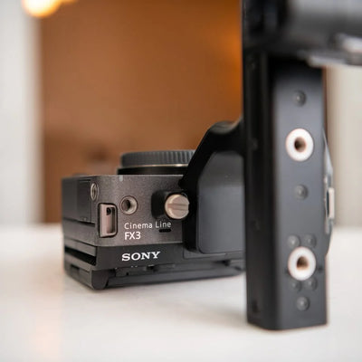 Sony FX3 Full-Frame Excellent Condition + Handle Unit