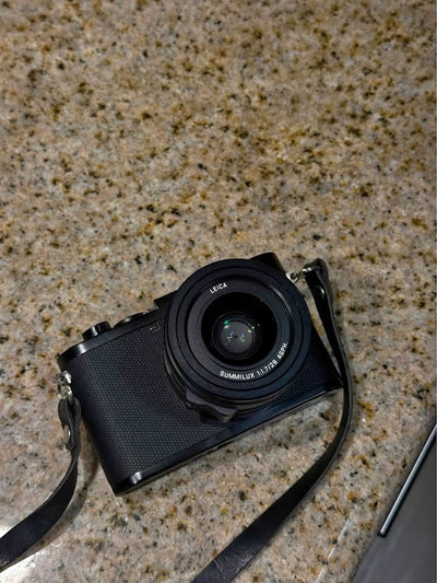 Leica Q2 with box & receipt