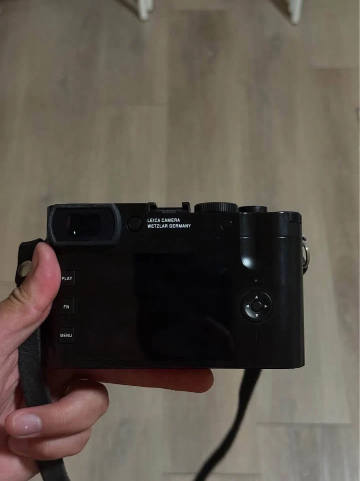 Leica Q2 with box & receipt