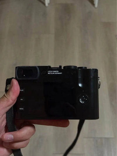 Leica Q2 with box & receipt