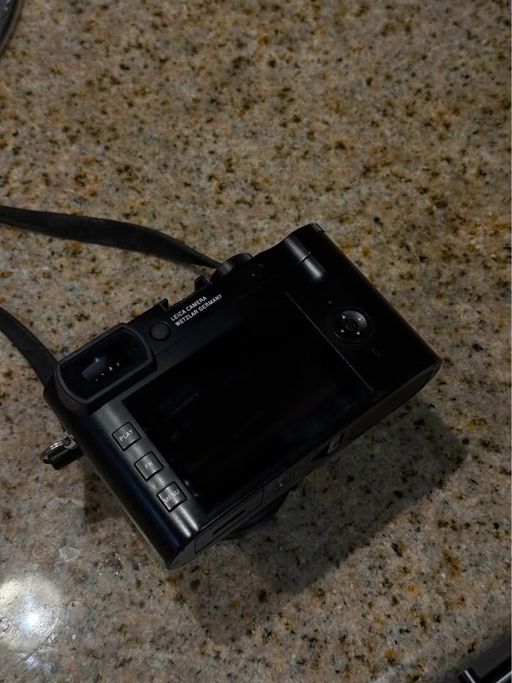 Leica Q2 with box & receipt
