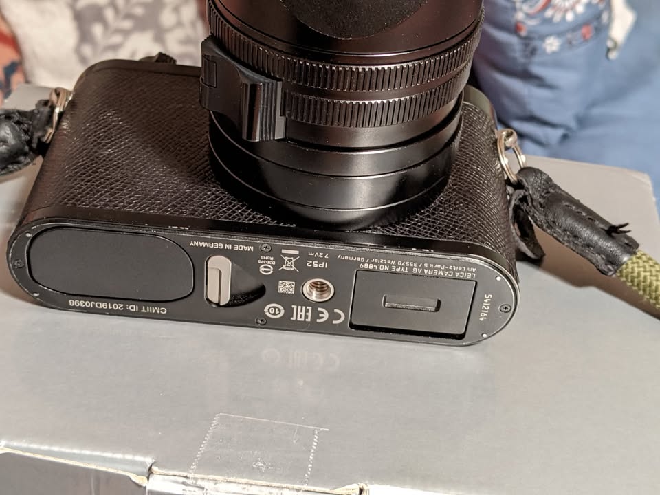 Leica Q2 47.3 MP Digital SLR Camera - Extra Battery + Accessories