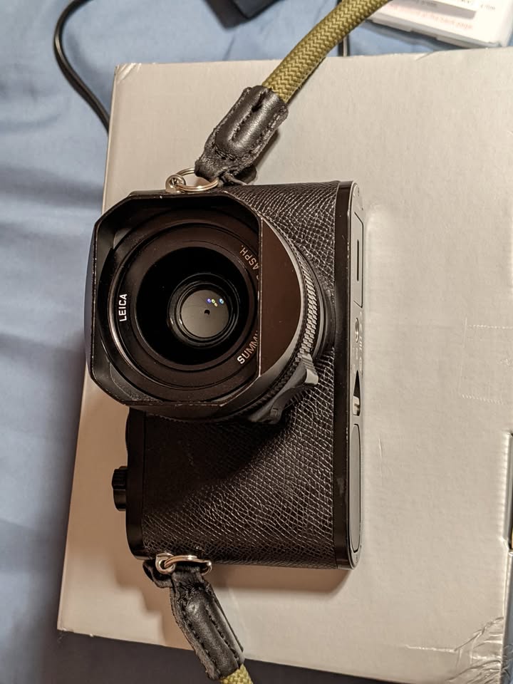 Leica Q2 47.3 MP Digital SLR Camera - Extra Battery + Accessories