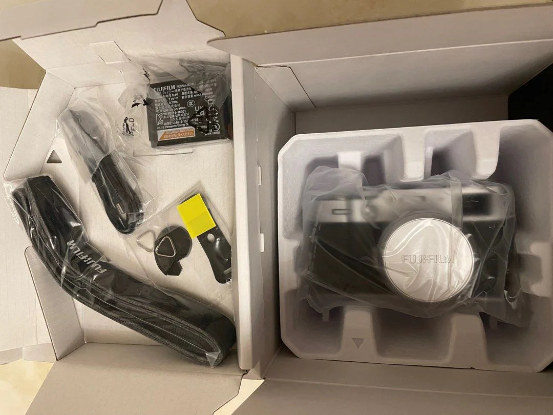 Fujifilm X100VI (Silver）Brand New